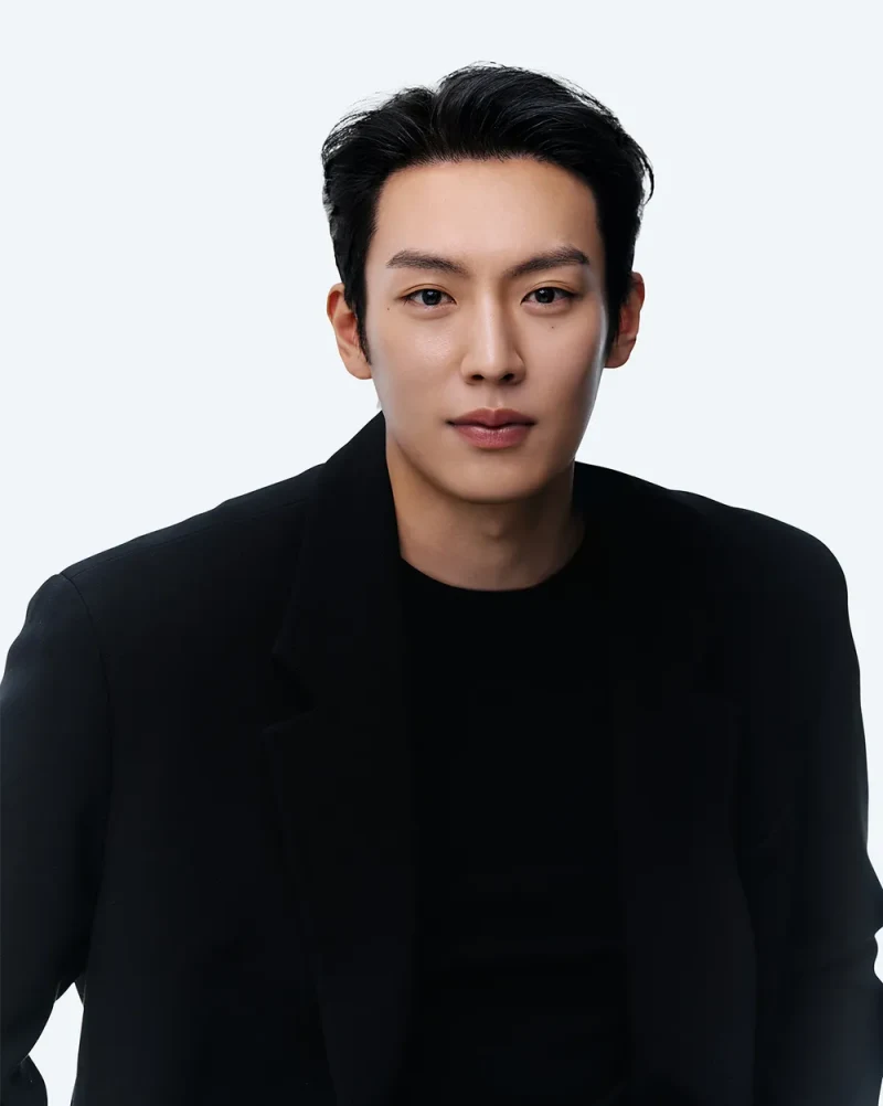 나미브에서 크리스 역을 맡은 이기택