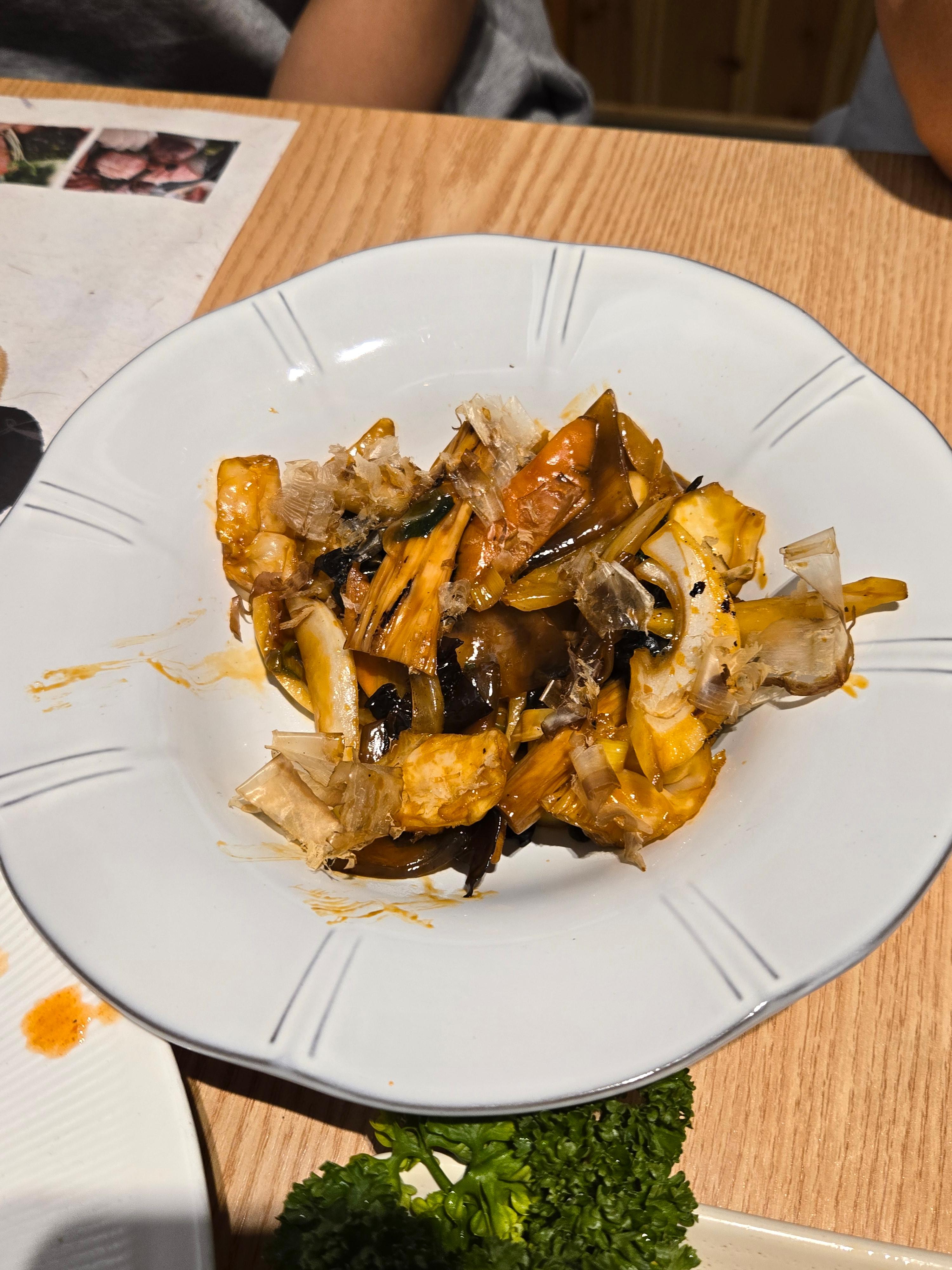 참치회와 곁들이는 요리들