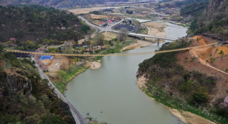 월영산 출렁다리