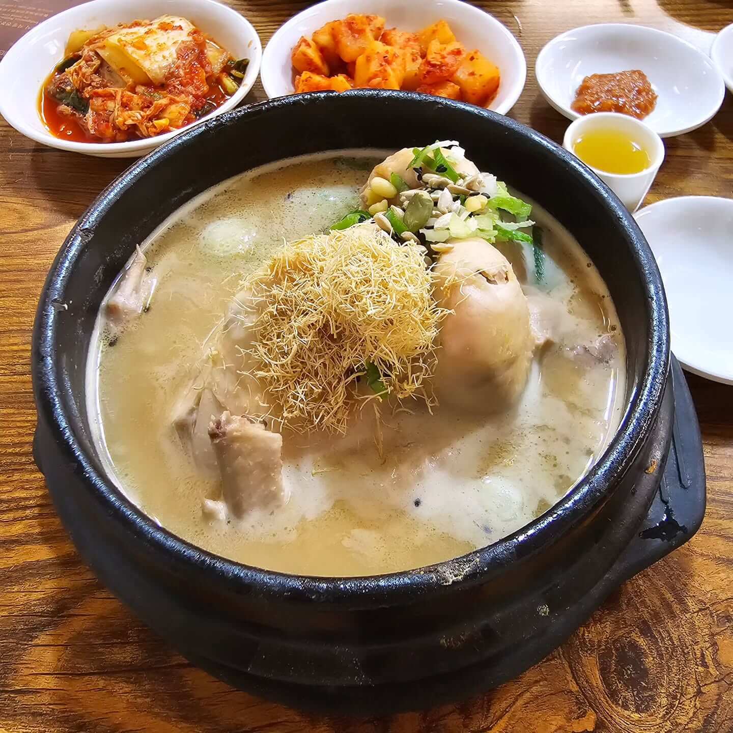 TosokchonSansamBaeyanggeun Samgyetang