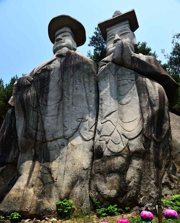 파주 용암사 용미리 마애이불입상