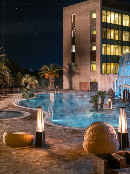 휘닉스-아일랜드-야외풀-밤-사진