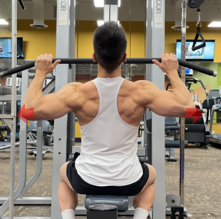 잘못된 랫풀다운 자세2