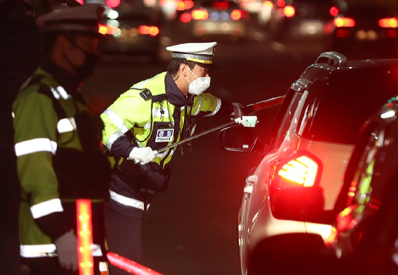 음주 운전을 해놓고 공무원 시험을 봐야 한다는 이유로 경찰의 음주 측정 요구를 거부한 30대 남성이 집행유예를 선고받았다. 본 기사와 무관한 이미지. [사진=연합뉴스]