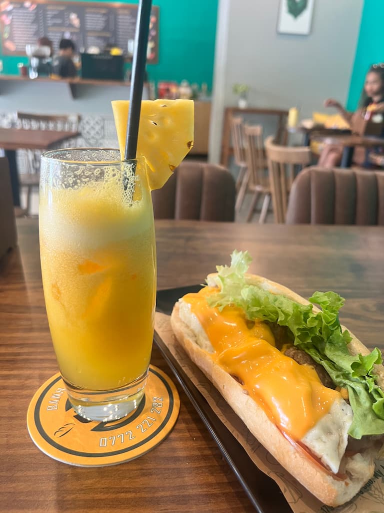 베트남-다낭-반미-맛집-움반미