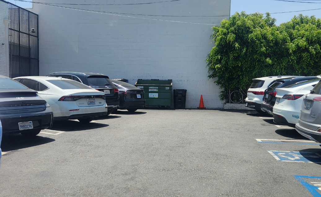 나성 돈까스 파킹장 이미지