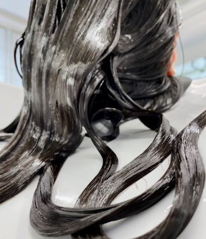 머리숱이 곧 동안의 척도! 정수리 볼륨과 헤어라인을 지키는 두피 안티에이