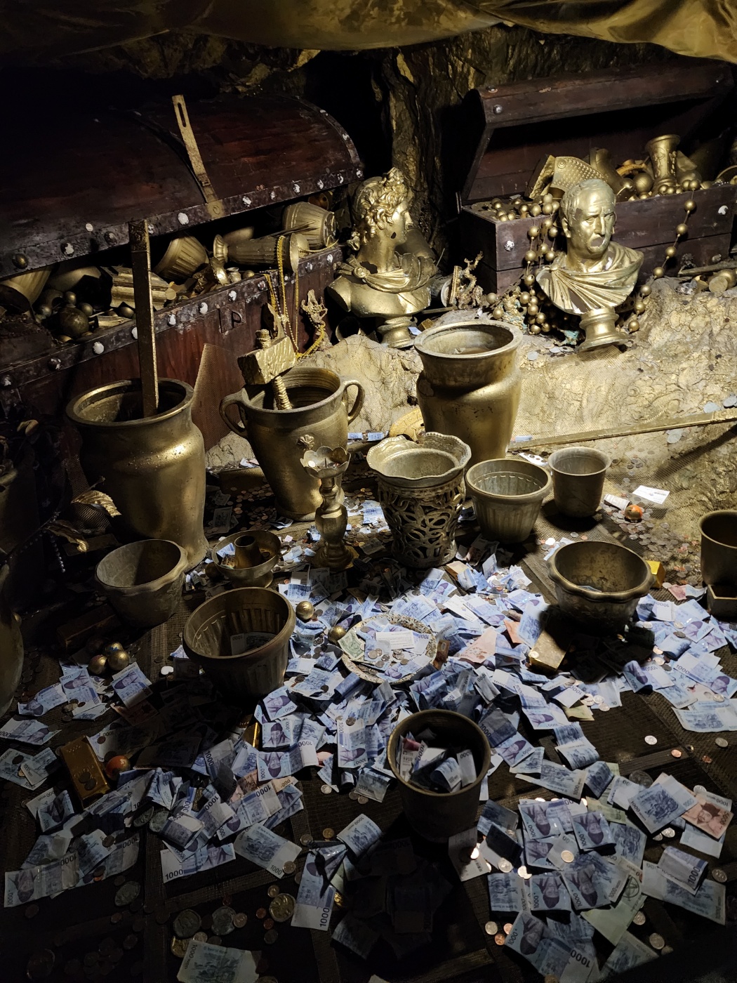 황금 보물들이 전시되어있어요.