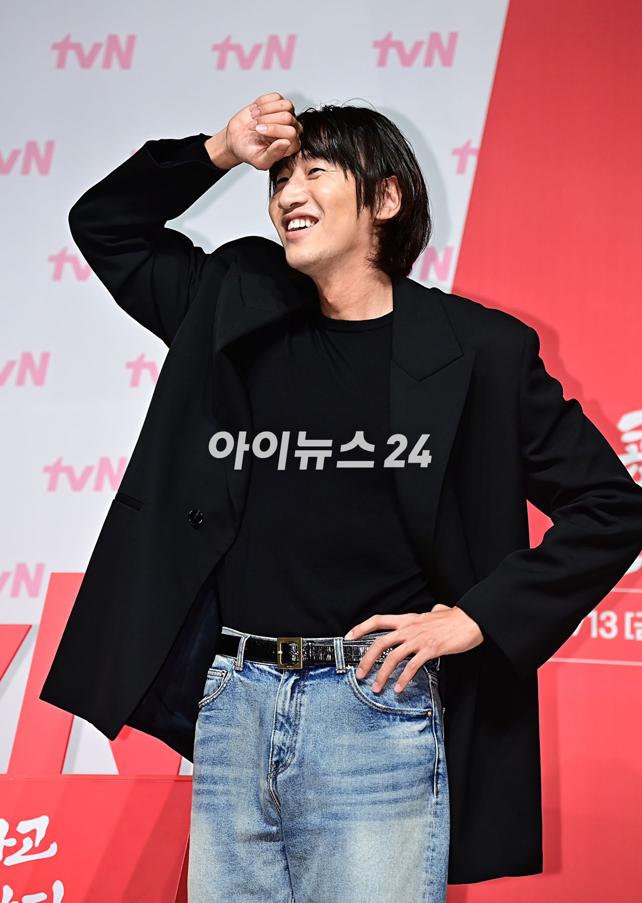 배우 이광수가 11일 오후 서울 강남구 엘리에나 호텔에서 열린 tvN &#39;콩 심은 데 콩 나고 팥 심은 데 팥 난다&#39; 제작발표회에서 포토타임을 갖고 있다. [사진=곽영래 기자]