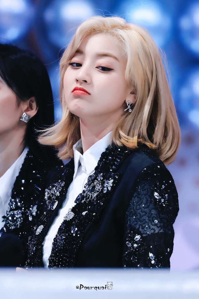 지효 트와이스 나이 프로필 키 강다니엘 인스타 단발 다리 화보 과거 레전드 움짤