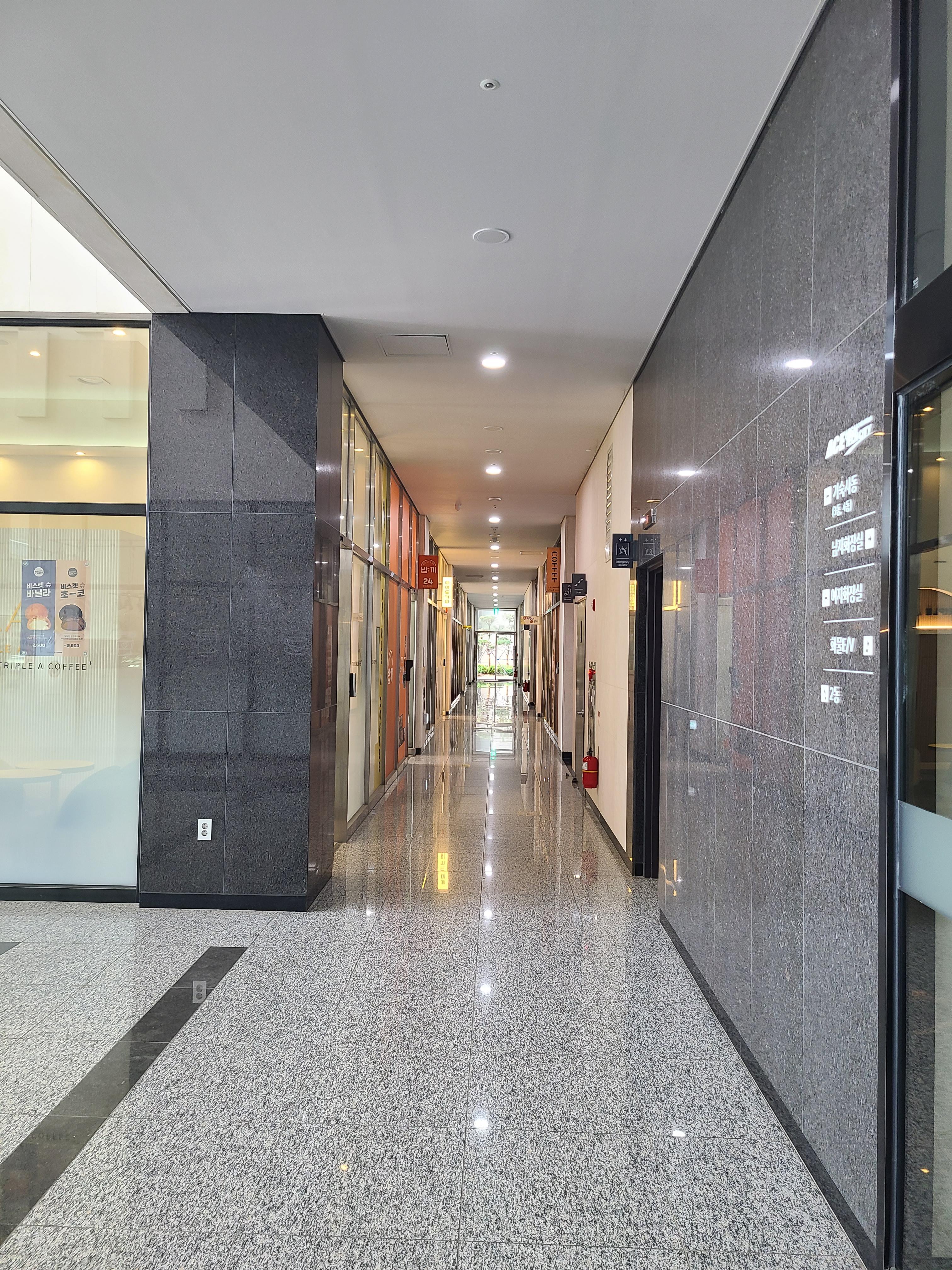 청라 에이스하이테크시티 1층 내부2
