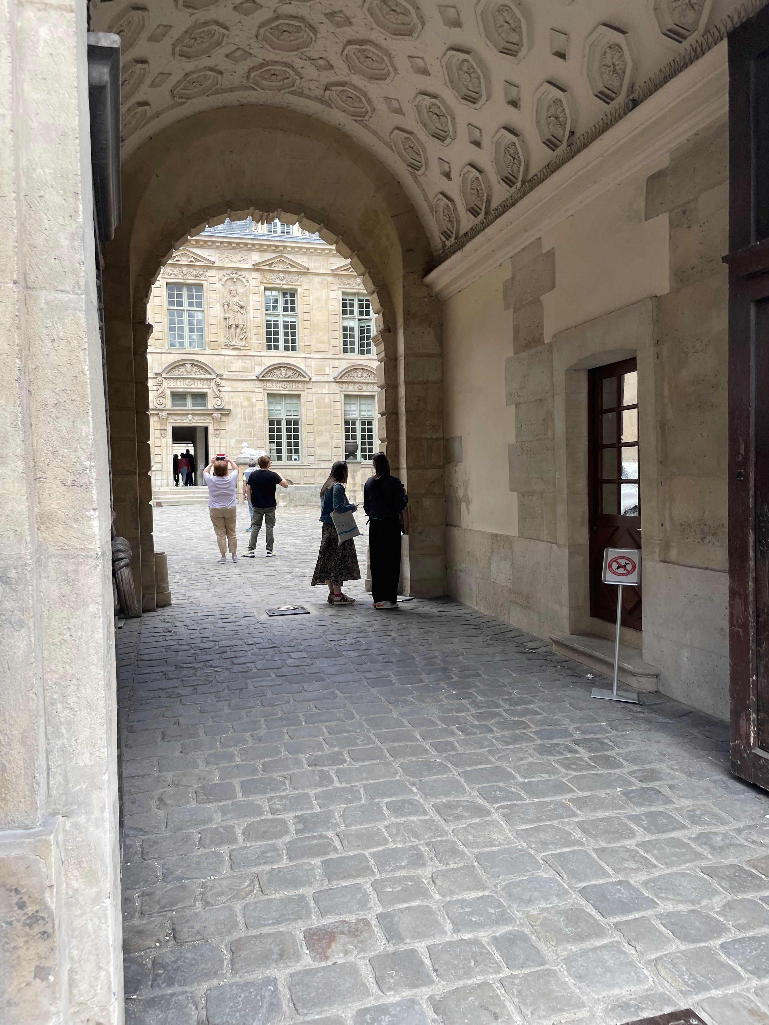 오뗄 드 슐리(Hôtel de Sully)