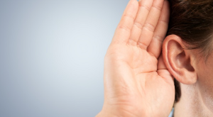 귀를 기울이는 인간