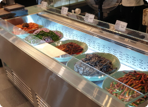 간고등어 냉장케이스 음식 이미지 출처: 산으로간고등어 홈페이지