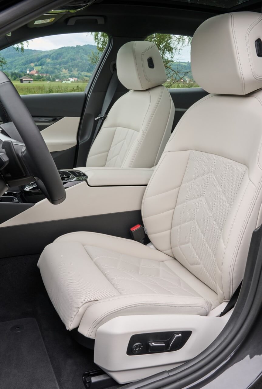 2025 BMW 5시리즈 하이브리드 제원 포토 연비 530e 정보 