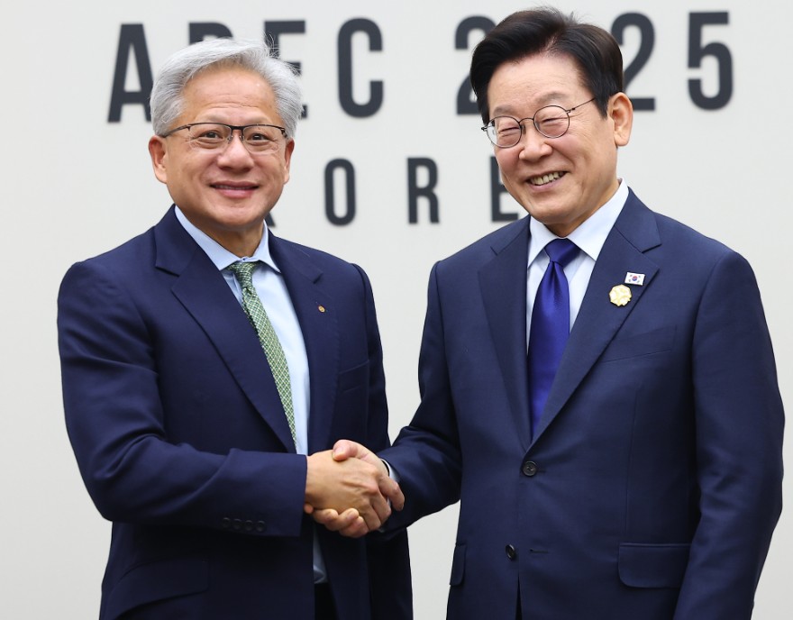 엔비디아, 한국에 GPU 26만장 &lsquo;깜짝 선물&rsquo;&hellip;이재명 대통령과의 AI 동맹 시작됐다 관련 사진