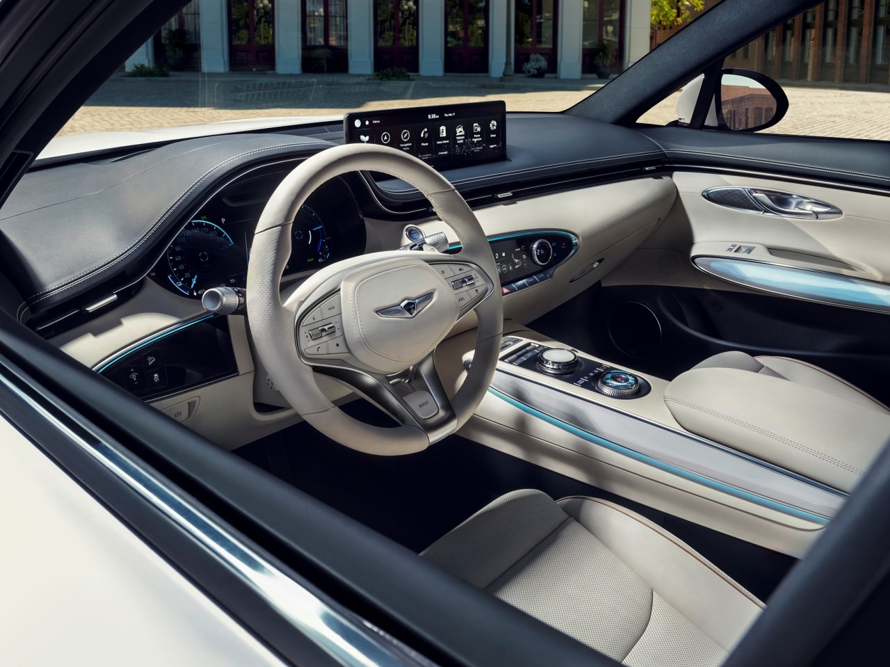 운전석 밖에서 본 GV70 전기차의 실내입니다.