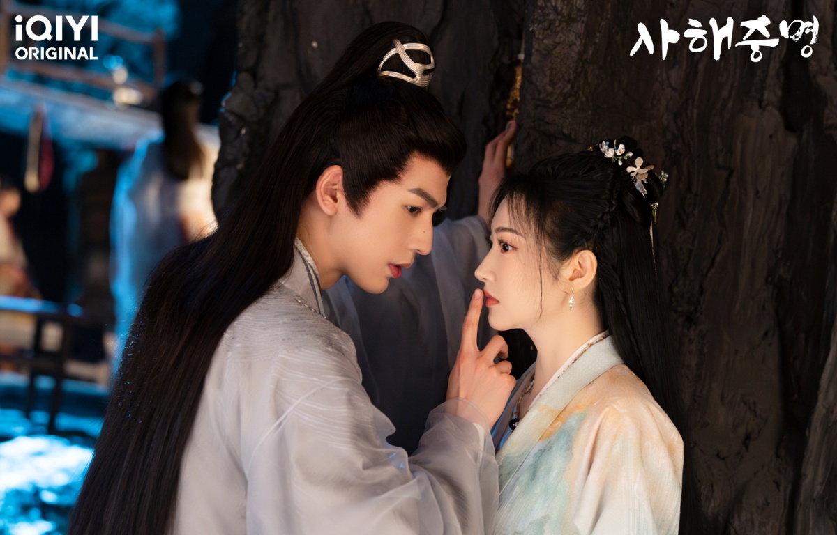 사해중명-경첨과 장릉혁-손가락에 손 올리는 모습