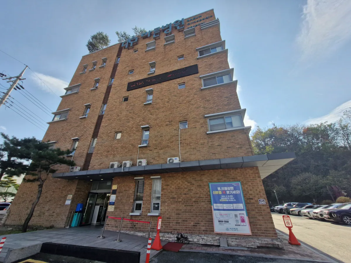 바른병원-5층건물-정면-모습