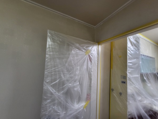 문 등에 보양작업 진행 중