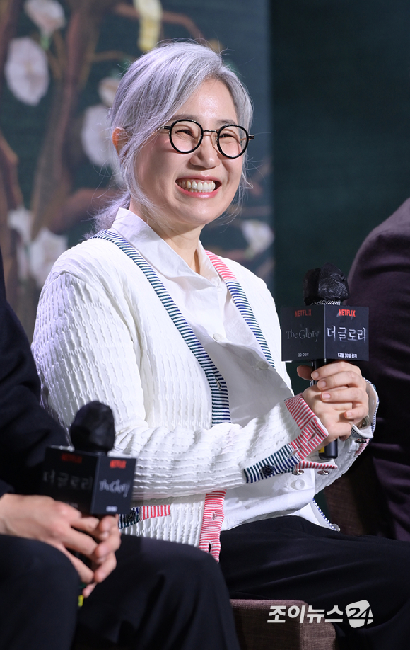 김은숙 작가가 20일 오전 서울 종로구 JW매리어트 서울에서 진행된 넷플릭스 시리즈 &#39;더 글로리&#39; 제작발표회에 참석하고 있다. [사진=정소희 기자]