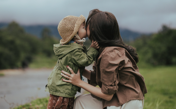 전업주부 엄마와의 시간보내는 아이 사진