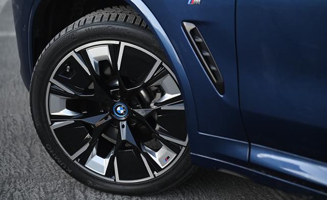 BMW iX3 M 스포츠 패키지