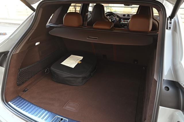 포르쉐 카이엔 E-하이브리드 플래티넘 에디션