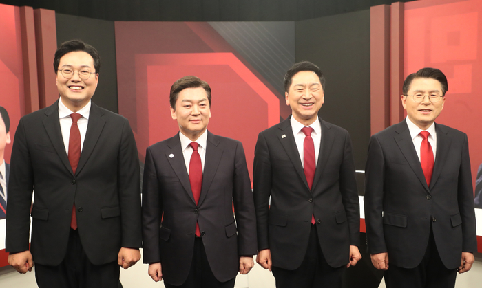 국민의힘 대선후보, 안철수 출마, 홍준표 대선, 한동훈 출마설, 김문수 오세훈 대권, 여의도 캠프, 보수 대선 구도, 강성 당심, 윤석열 탄핵, 보수당 경선, 2025 대선, 경선룰 개정, 중도 확장성, AI 정치인, 보수 잠룡, 대선 캠페인 전략, 한국 정치 뉴스