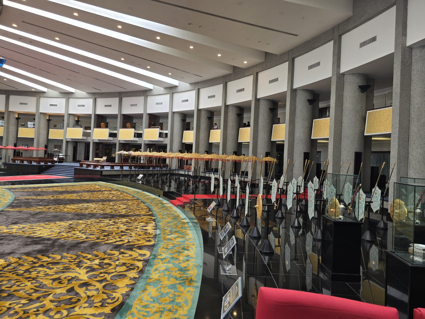 로얄 리갈리아 센터 (왕궁 박물관) 1층 실내 모습