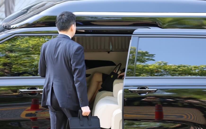 구속 전 피의자 심문(영장실질심사)에 출석하는 모습