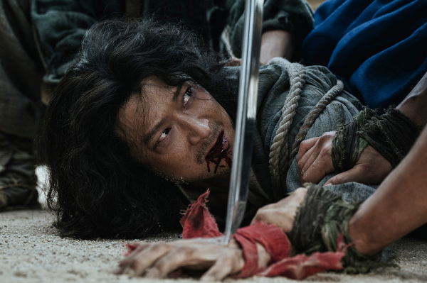 넷플릭스-영화-전&#44;란-강동원-스틸컷