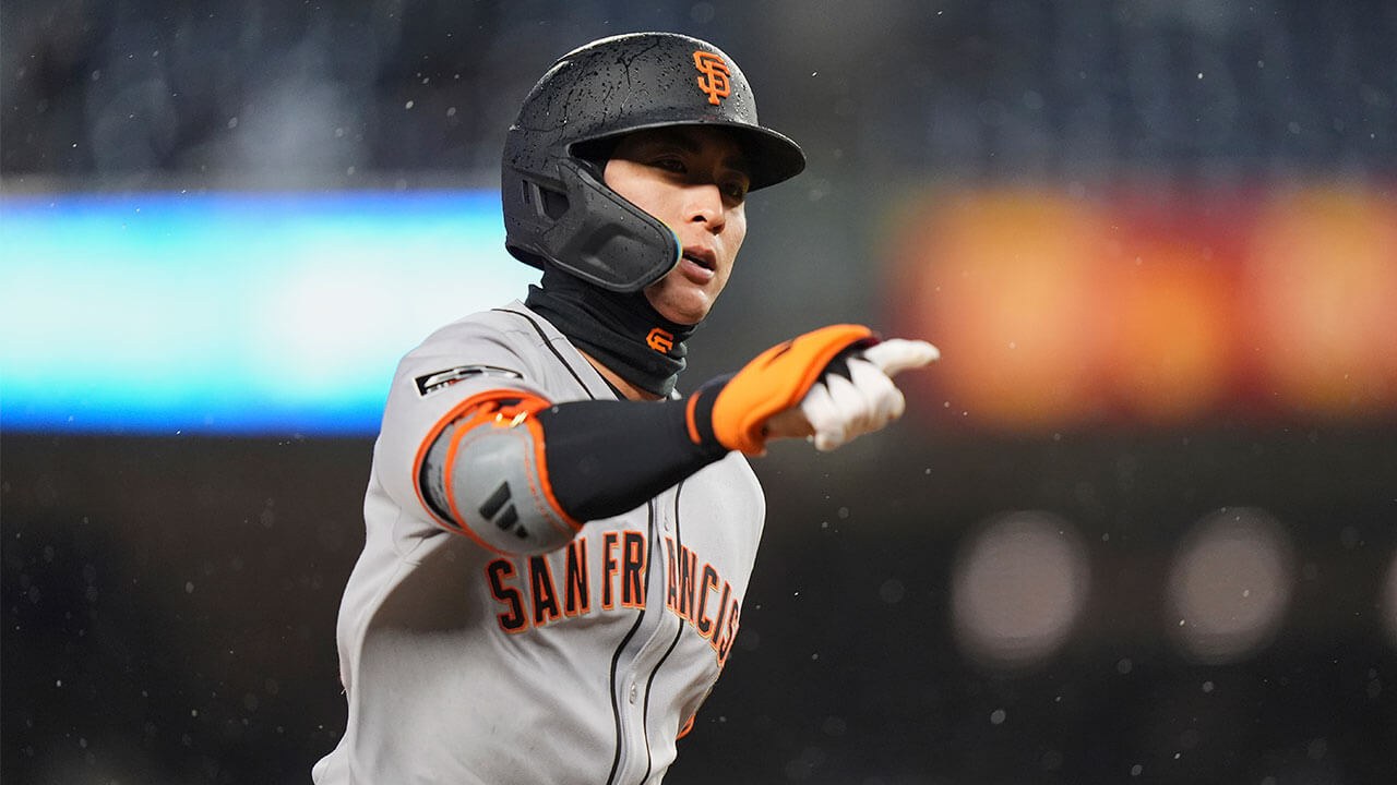 이정후, 양키 스타디움서 시즌 1호 홈런… ‘꿈의 구장’ 삼킨 괴물 타자