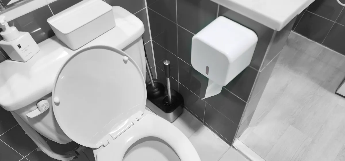 휴지걸이가-걸려있는-화장실02