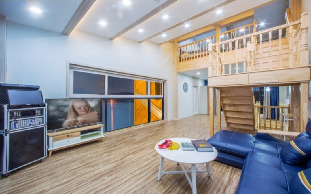 버킹검 거실 노래방