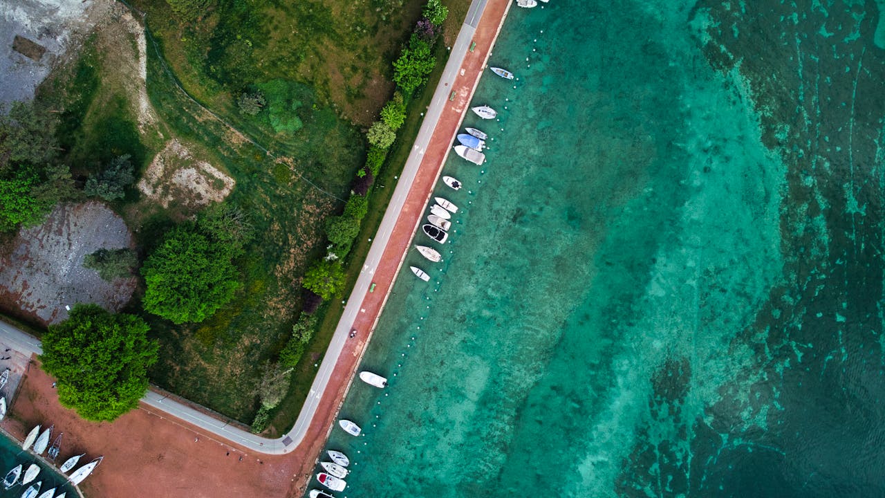 프랑스 안시 호수가 전경