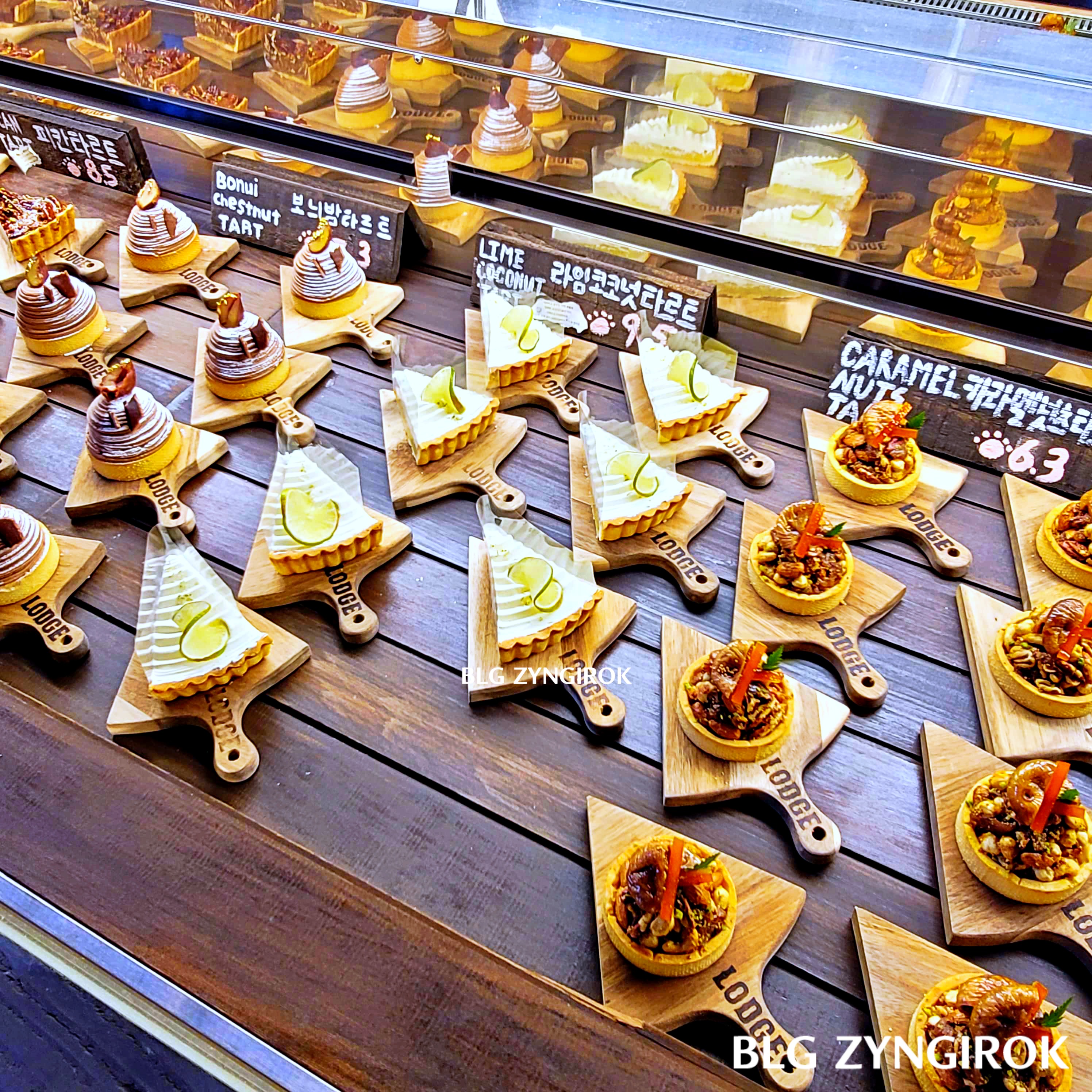 양주 카페 럿지 LODGE 베이커리 디저트 모습이다.