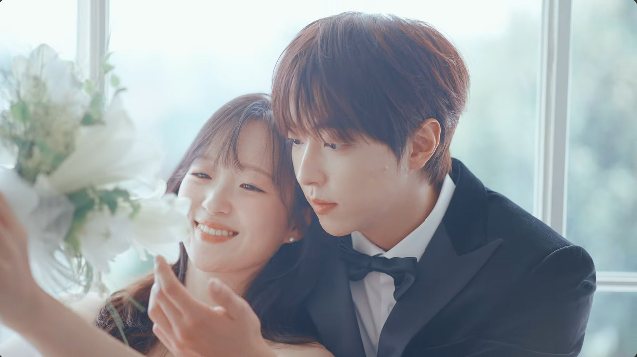 이유진 차경은 웨딩촬영 꽃다발 셀프 촬영