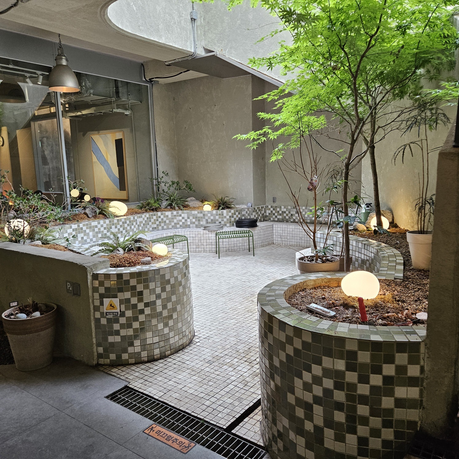 지하-외부-공간