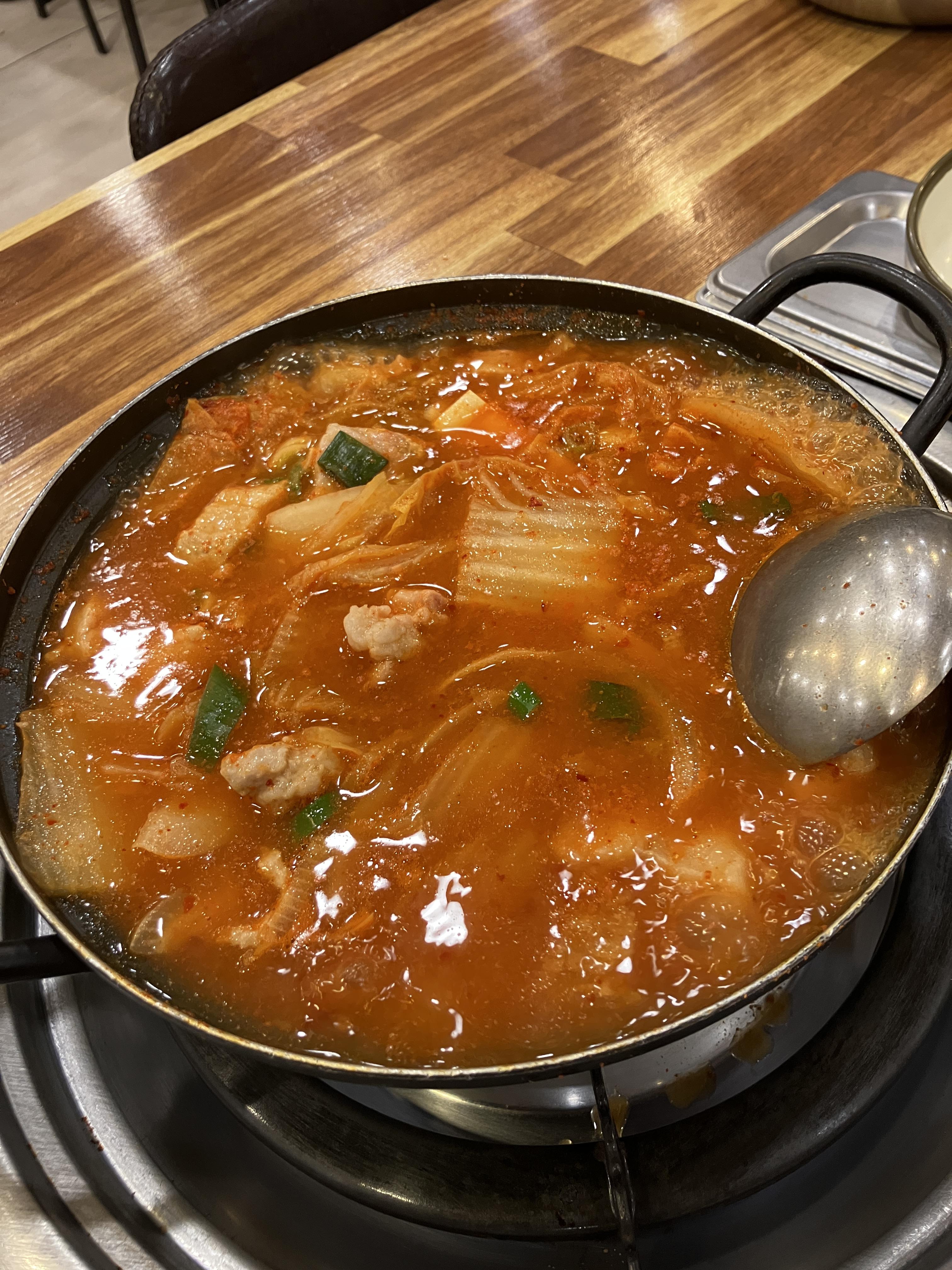 월수금통돼지 김치찌개