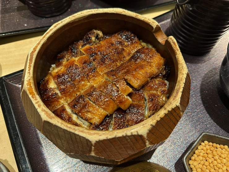 정성 가득한 장어 1마리 무나기 히츠마부시