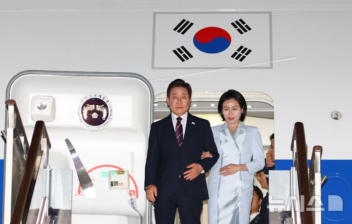 이재명 대통령 G7 귀국 장면