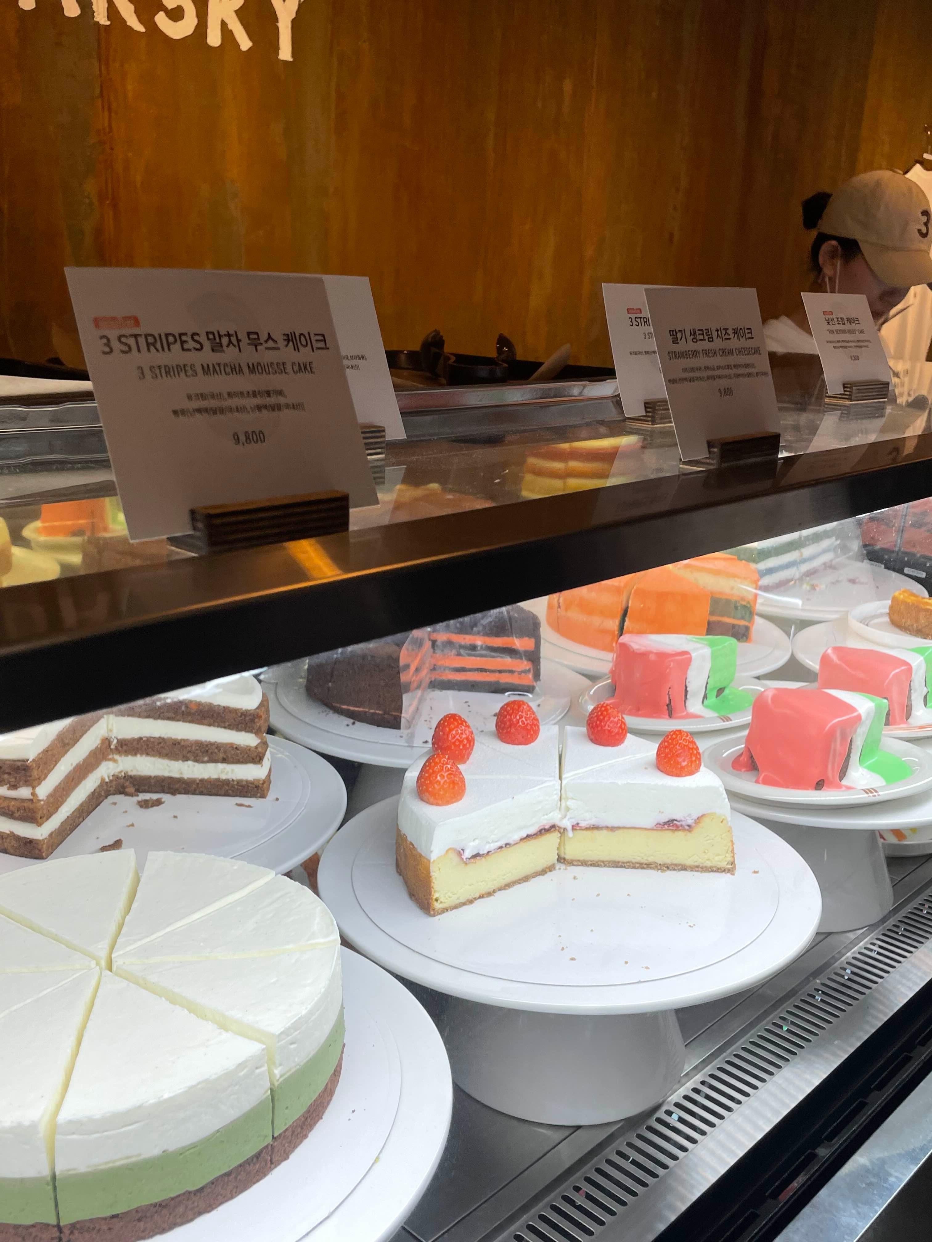 성수동 3 STRIPES 아디다스 카페