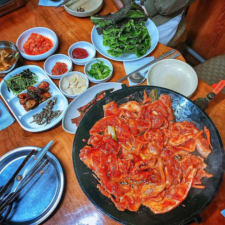 생방송오늘저녁 양평 두물머리 용문사 현지인들만 아는 찐 로컬 맛집 정육점 식당 돼지 주물럭 돼지육회 맛집 추천