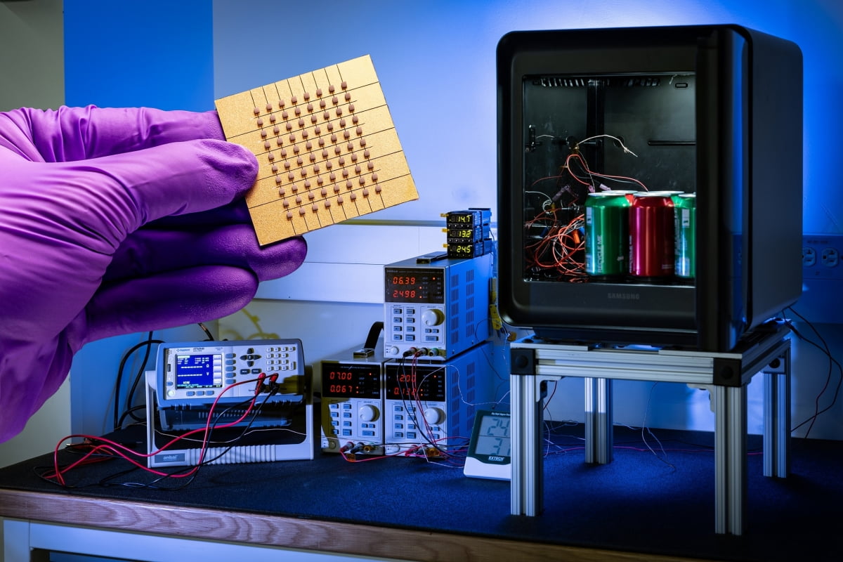 삼성전자가 개발한 나노 박막 펠티어 소자와 고효율 펠티어 냉장고.