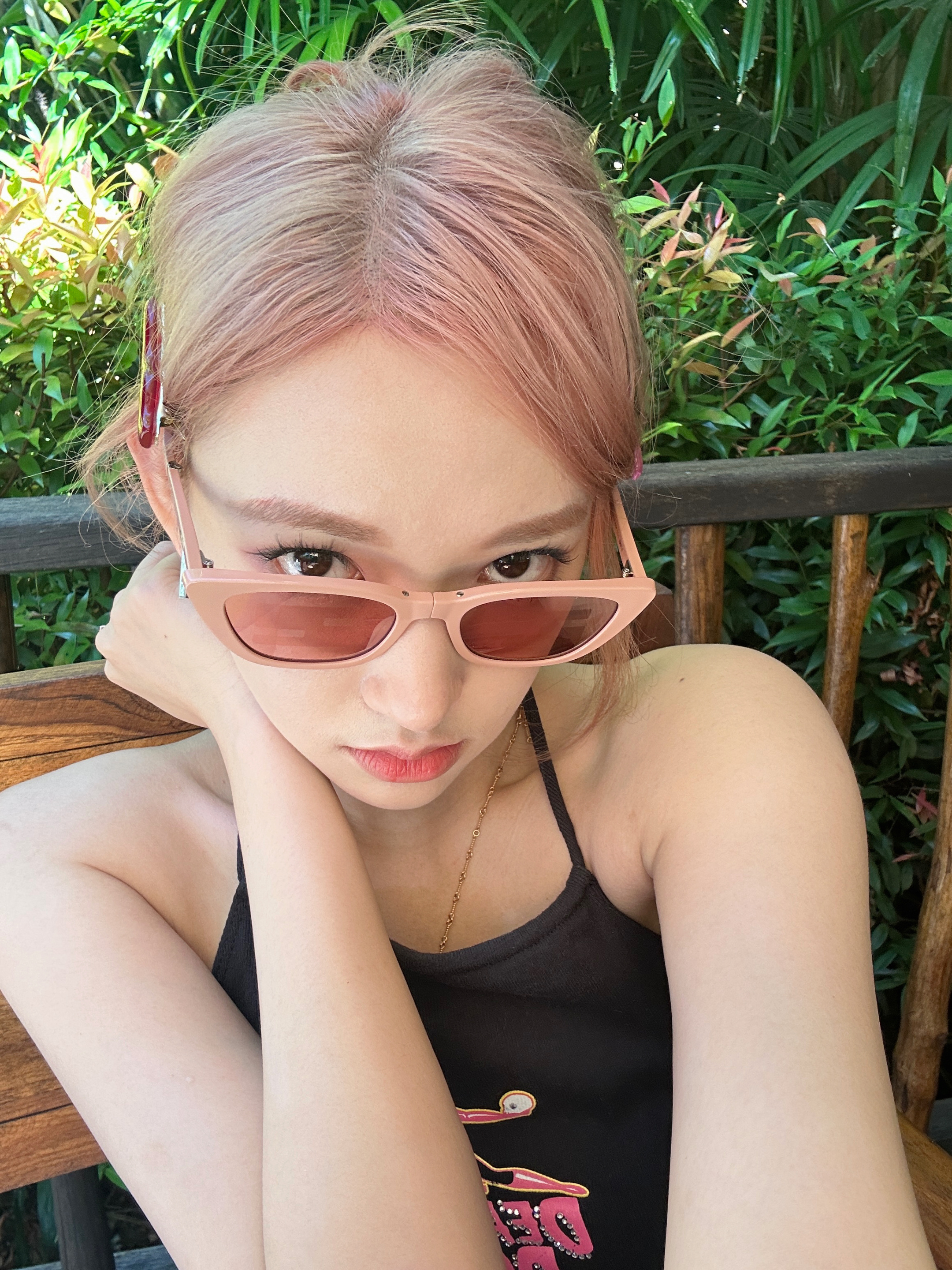 째려보는 우주소녀 성소