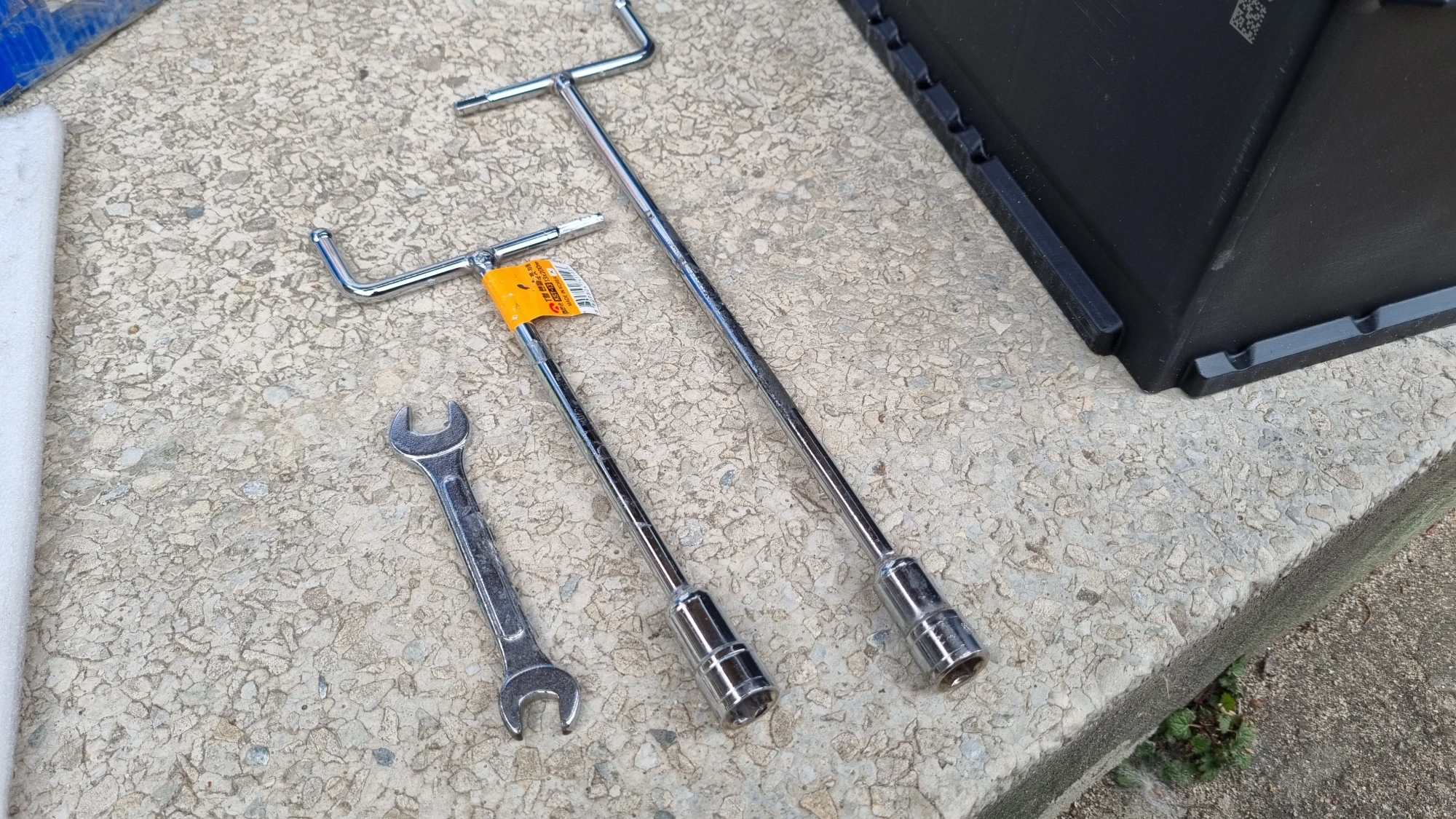 배터리 교체 공구