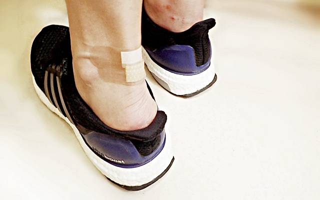 반창고 안떨어지게 붙이는법,발목 밴드 붙이는법