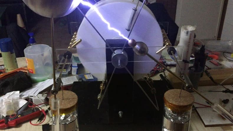 "수천 년 동안 해결되지 않은 난제 '마찰전기 발생 원리' 세계 최초 규명" 카이스트 Derivation of a governing rule in triboelectric charging and series from thermoelectricity