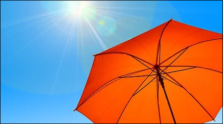 뜨거운 햇빛과 파라솔